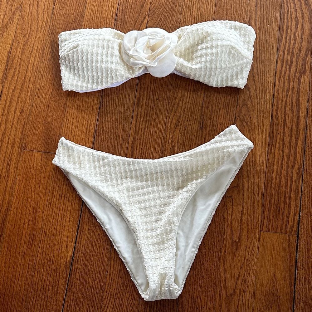 White Textured Bandeau Bikini Set with Floral Accent